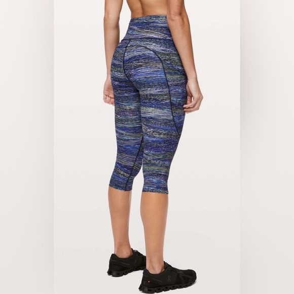 lululemon | size 6 Fast and Free Crop II 19" *Nulux
Interconnect Blue Multi - Picture 2 of 11